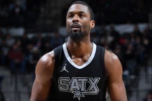 哈里森-巴恩斯:当球队需要时总有人站出来 漫长的赛季要保持健康 哈里森-巴恩斯:当球队需要时总有人站出来 漫长的赛季要保持健康