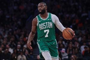 挑大梁!杰伦-布朗半场10中8砍最高22分 三分5中4 挑大梁!杰伦-布朗半场10中8砍最高22分 三分5中4