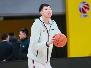 周琦:之前在东莞度过了很开心的1年 这里有宏远这个11冠王的球队 周琦:之前在东莞度过了很开心的1年 这里有宏远这个11冠王的球队