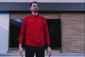 NBA杯首胜!斯普利特:我的词汇量不足以来形容大家的出色 NBA杯首胜!斯普利特:我的词汇量不足以来形容大家的出色