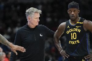 巴特勒仅出手3次?科尔:他获得了八次罚球 跟进攻欲望没关系 巴特勒仅出手3次?科尔:他获得了八次罚球 跟进攻欲望没关系