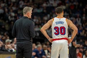 科尔:库里手感生锈在意料之中 重要的是他重新适应了比赛节奏 科尔:库里手感生锈在意料之中 重要的是他重新适应了比赛节奏