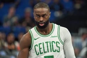 杰伦·布朗:有些回合没能防下来 今天的比赛并不是一个好例子 杰伦·布朗:有些回合没能防下来 今天的比赛并不是一个好例子