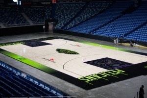 鹈鹕搭配城市版球衣的主场地板涂装！“水鸟”也变凶狠了！