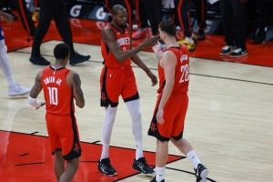 渐入佳境！火箭三分短板得到改善 篮板与球权优势愈发明显